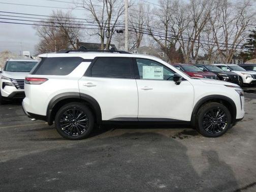 Everest White Pearl Tricoat 2026 Nissan Pathfinder SL