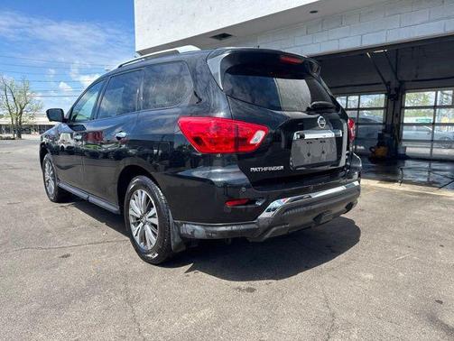 Magnetic Black Pearl 2020 Nissan Pathfinder SL 4WD