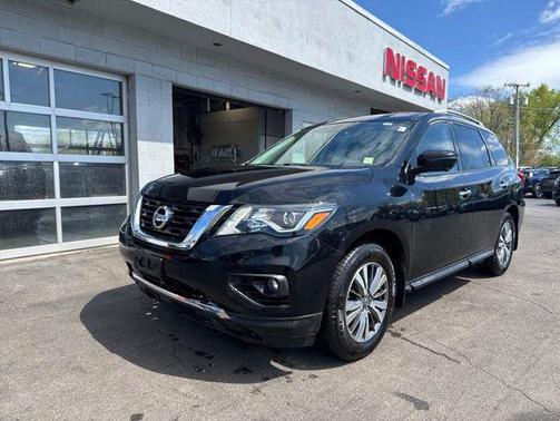 Magnetic Black Pearl 2020 Nissan Pathfinder SL 4WD