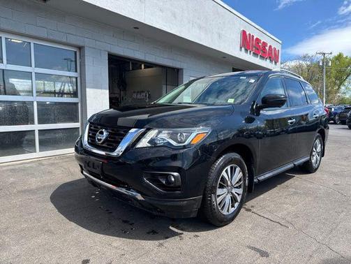 Magnetic Black Pearl 2020 Nissan Pathfinder SL 4WD