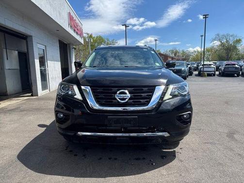 Magnetic Black Pearl 2020 Nissan Pathfinder SL 4WD