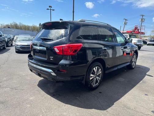 Magnetic Black Pearl 2020 Nissan Pathfinder SL 4WD