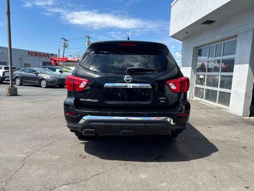 Magnetic Black Pearl 2020 Nissan Pathfinder SL 4WD