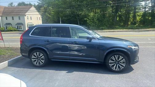 2022 Volvo XC90 T5 Momentum