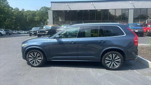 2022 Volvo XC90 T5 Momentum