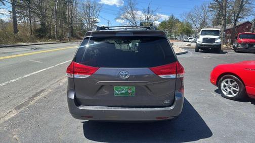 2011 Toyota Sienna XLE