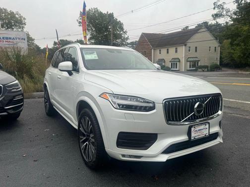 2022 Volvo XC90 T6 Momentum