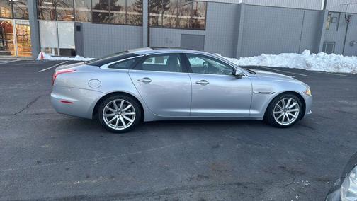 2011 Jaguar XJ Base
