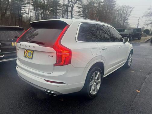 2021 Volvo XC90 T6 Momentum