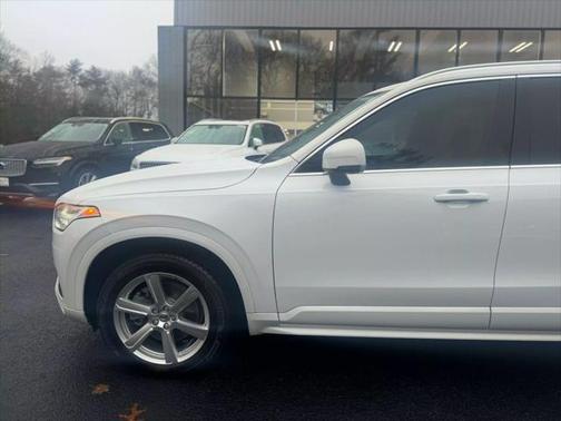 2021 Volvo XC90 T6 Momentum