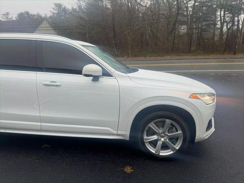 2021 Volvo XC90 T6 Momentum