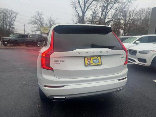 2021 Volvo XC90 T6 Momentum