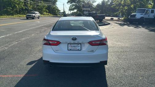 Super White 2018 Toyota Camry Hybrid LE