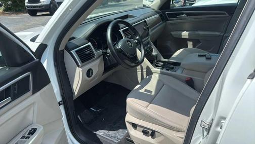 Pure White 2018 Volkswagen Atlas 3.6L SE