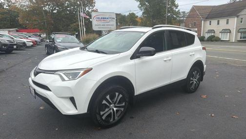 Super White 2018 Toyota RAV4 LE