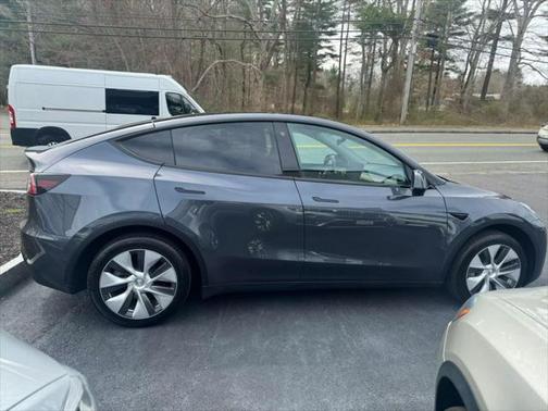 2022 Tesla Model Y Long Range Dual Motor All-Wheel Drive