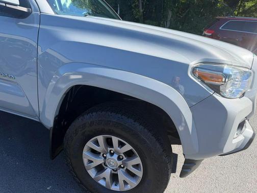 Gray 2019 Toyota Tacoma SR5