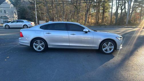 2018 Volvo S90 T5 Momentum