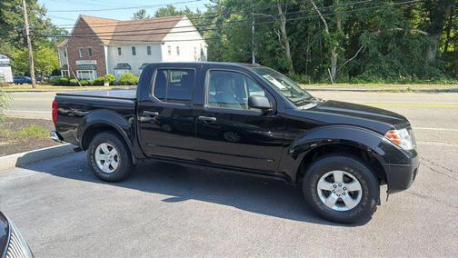 Black 2013 Nissan Frontier SV