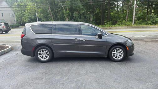 Granite Crystal Metallic Clearcoat 2019 Chrysler Pacifica LX