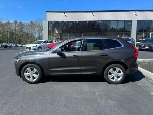2022 Volvo XC60 B5 Momentum