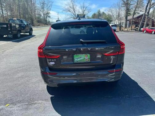 2022 Volvo XC60 B5 Momentum