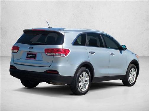 Sparkling Silver 2017 Kia Sorento LX