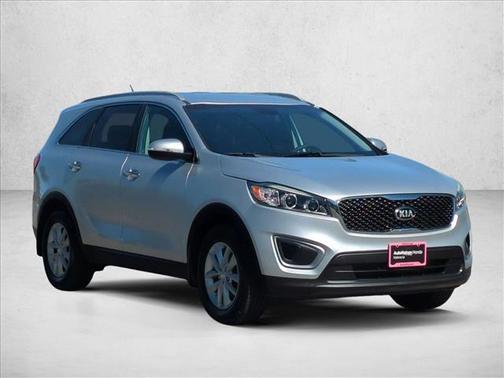 Sparkling Silver 2017 Kia Sorento LX