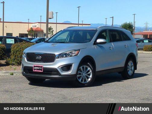 Sparkling Silver 2017 Kia Sorento LX