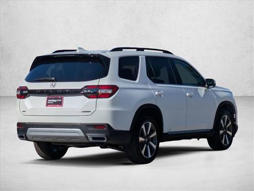 2025 Honda Pilot Touring 8-Passenger