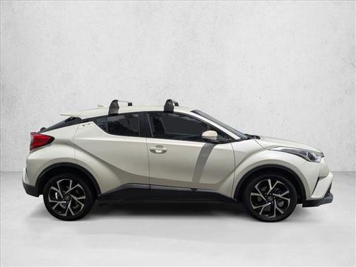 Blizzard Pearl 2018 Toyota C-HR XLE