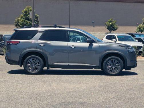 2022 Nissan Pathfinder SV 2WD