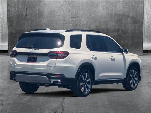 2025 Honda Pilot Touring 8-Passenger