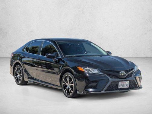 Midnight Black Metallic 2019 Toyota Camry SE