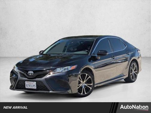 Midnight Black Metallic 2019 Toyota Camry SE