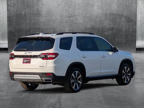 2025 Honda Pilot Touring 8-Passenger