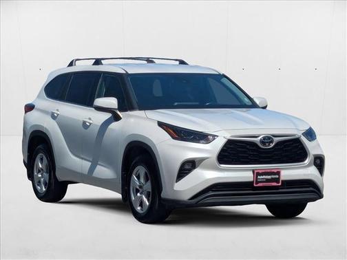2022 Toyota Highlander LE