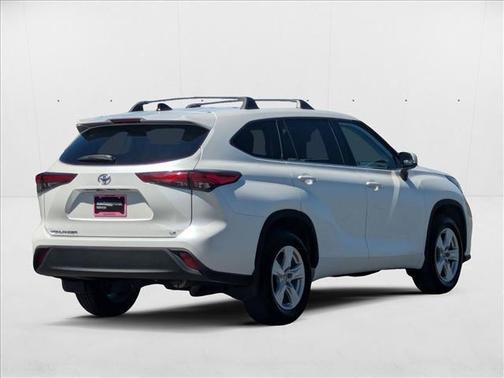 2022 Toyota Highlander LE