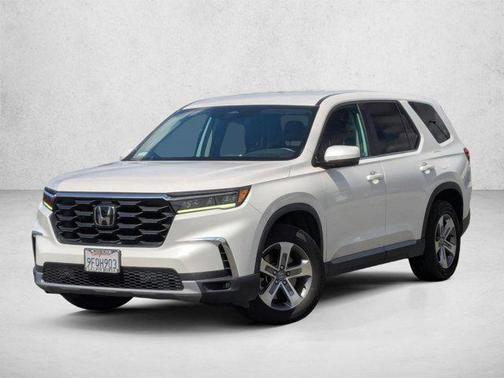 White 2023 Honda Pilot AWD EX-L 8 Passenger