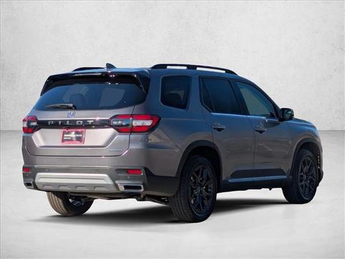 2025 Honda Pilot Touring 8-Passenger