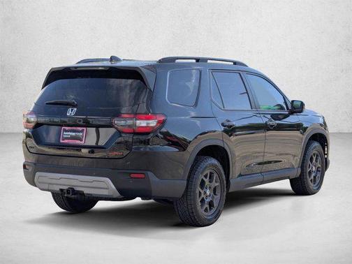 Crystal Black Pearl 2025 Honda Pilot TrailSport