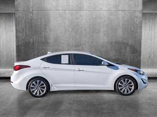 Photo 5 of 25 of 2016 Hyundai Elantra SE