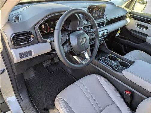 2025 Honda Pilot Touring 8-Passenger