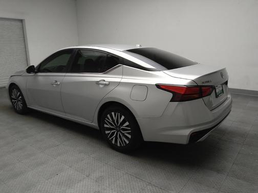 Brilliant Silver Metallic 2023 Nissan Altima 2.5 SV