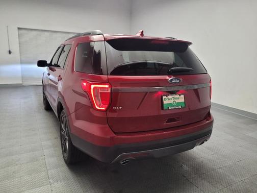 Magnetic Metallic 2017 Ford Explorer XLT