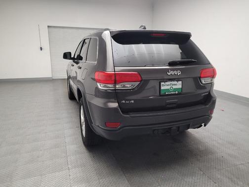 Granite Crystal Metallic Clearcoat 2017 Jeep Grand Cherokee Laredo