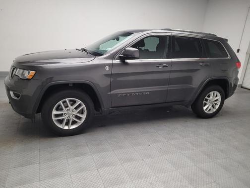 Granite Crystal Metallic Clearcoat 2017 Jeep Grand Cherokee Laredo