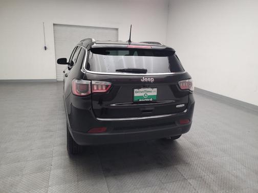 Diamond Black Crystal Pearlcoat 2018 Jeep Compass Latitude