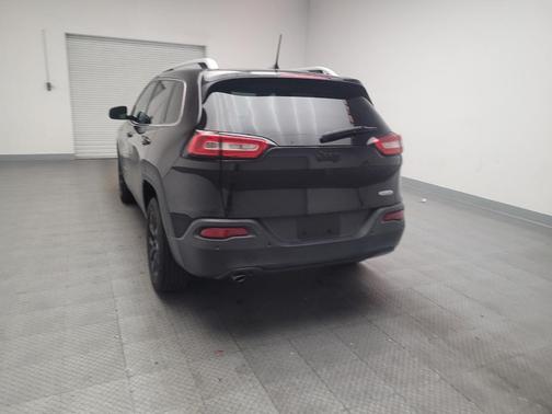 Brilliant Black Crystal Pearlcoat 2016 Jeep Cherokee Latitude