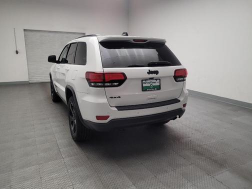 Bright White Clearcoat 2019 Jeep Grand Cherokee Upland